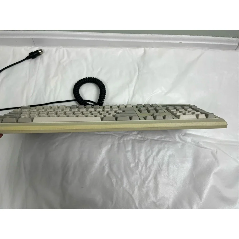 VTG‎ Retro KEYBOARD BTC-5339R 5-Pin DIN AT w/Protective Case Taiwan ROC Untested